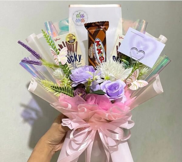 Snack & Flower Mix Bouquet – Soft Violet Edition (Bundling Hemat)